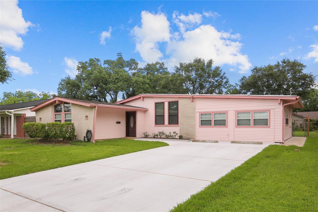 6923 Leader St Street, Houston, TX 77074