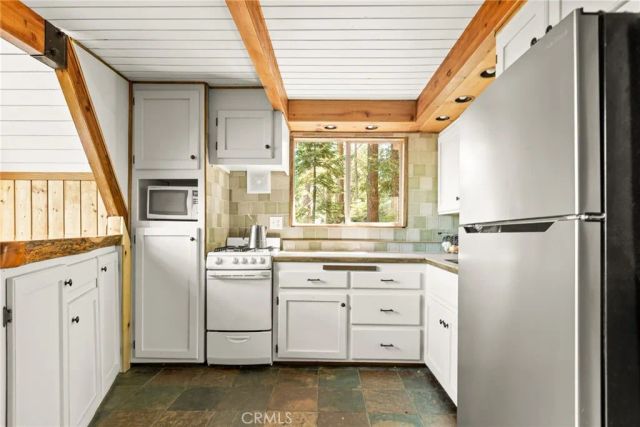 31661 Wagon Wheel, Running Springs, CA 92382