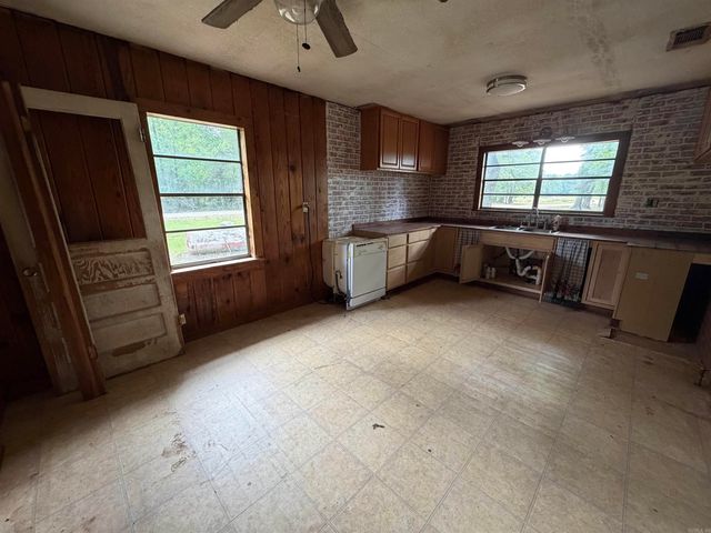 406 Bradley Road 69, Hermitage, AR 71647