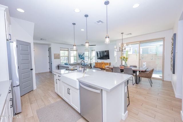 2037 W KINFIELD Trail, Phoenix, AZ 85085