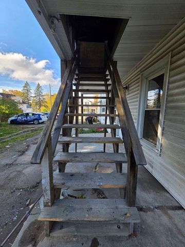 124 S LAKE STREET, Gillett, WI 54124