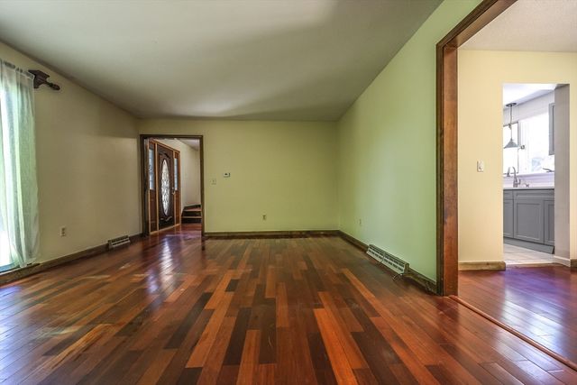 428 Michael Sears Rd., Belchertown, MA 01007