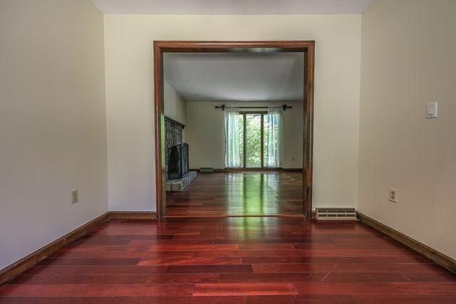 428 Michael Sears Rd., Belchertown, MA 01007