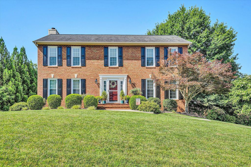 297 Applewood DR, Roanoke, VA 24019