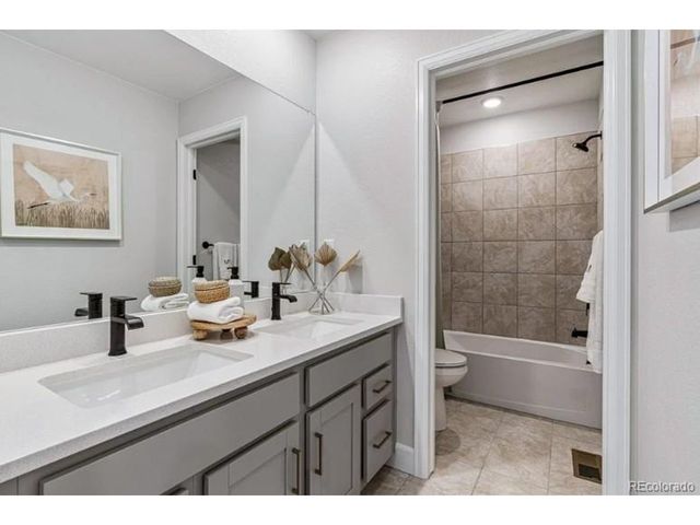 28425 E 4th Ave, Watkins, CO 80137