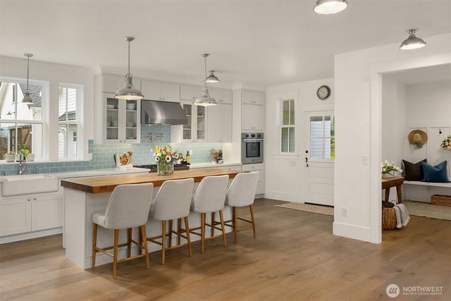 10717 NE Manitou Park Boulevard, Bainbridge Island, WA 98110