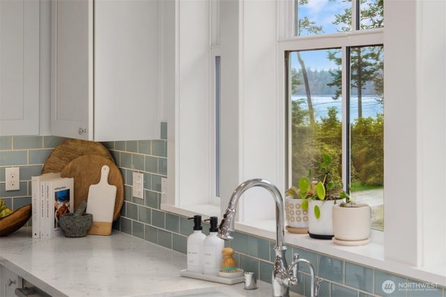 10717 NE Manitou Park Boulevard, Bainbridge Island, WA 98110