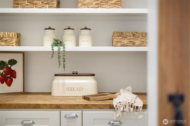 10717 NE Manitou Park Boulevard, Bainbridge Island, WA 98110