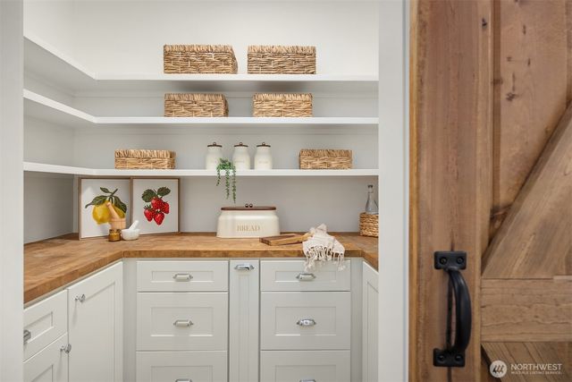 10717 NE Manitou Park Boulevard, Bainbridge Island, WA 98110