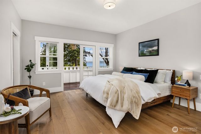 10717 NE Manitou Park Boulevard, Bainbridge Island, WA 98110