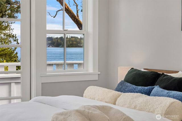 10717 NE Manitou Park Boulevard, Bainbridge Island, WA 98110