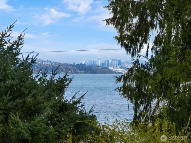 10717 NE Manitou Park Boulevard, Bainbridge Island, WA 98110