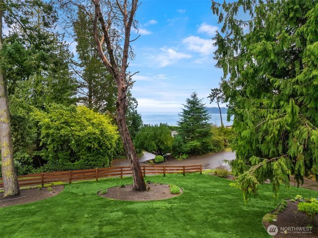 10717 NE Manitou Park Boulevard, Bainbridge Island, WA 98110