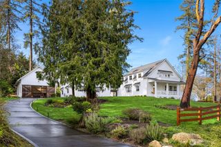 10717 NE Manitou Park Boulevard, Bainbridge Island, WA 98110