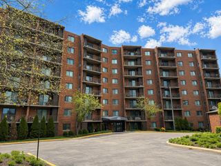 1 Bloomingdale Place 100, Bloomingdale, IL 60108