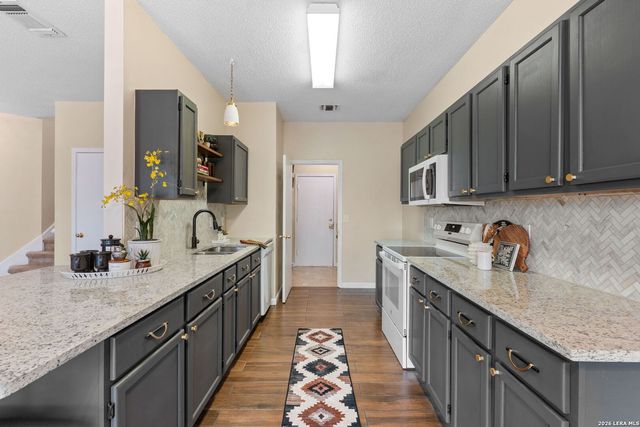 1411 Flower Brook, San Antonio, TX 78232