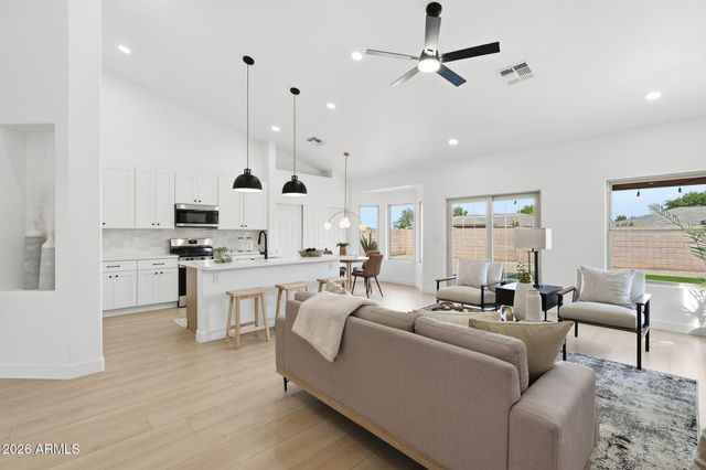 15221 S 47TH Way, Phoenix, AZ 85044