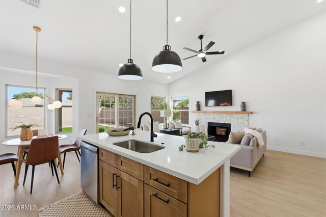 15221 S 47TH Way, Phoenix, AZ 85044