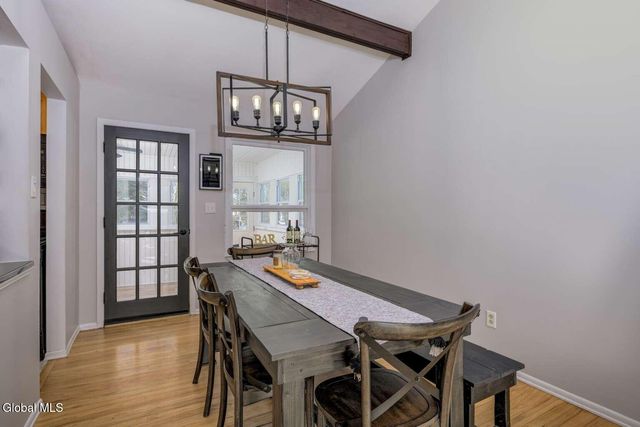 17 Benjamin Lane, Colonie, NY 12205