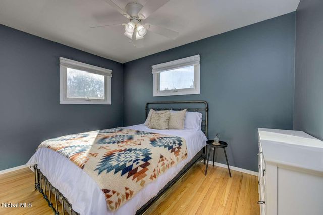 17 Benjamin Lane, Colonie, NY 12205