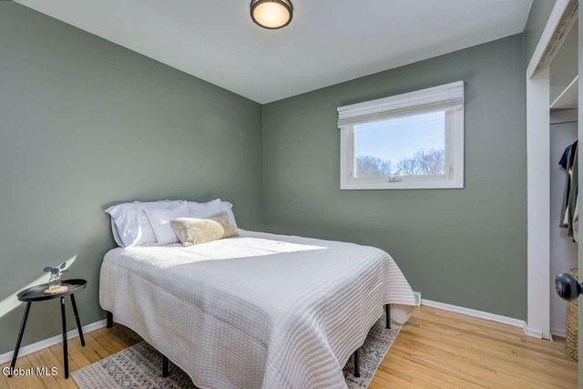 17 Benjamin Lane, Colonie, NY 12205