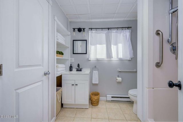 17 Benjamin Lane, Colonie, NY 12205