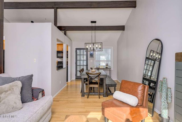 17 Benjamin Lane, Colonie, NY 12205