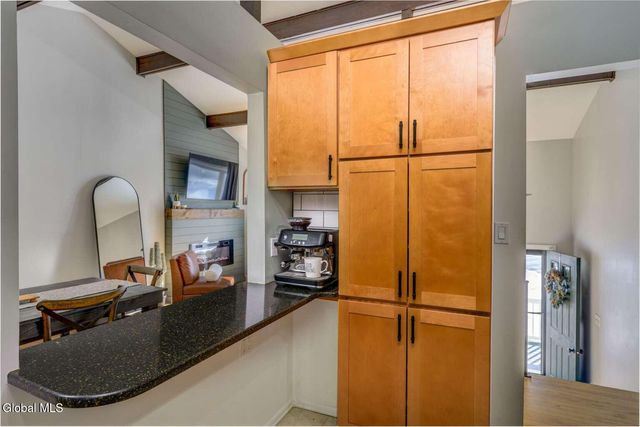 17 Benjamin Lane, Colonie, NY 12205