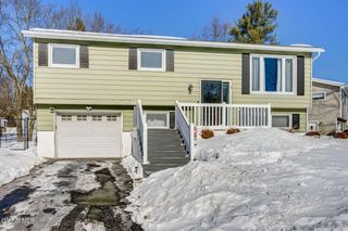 17 Benjamin Lane, Colonie, NY 12205