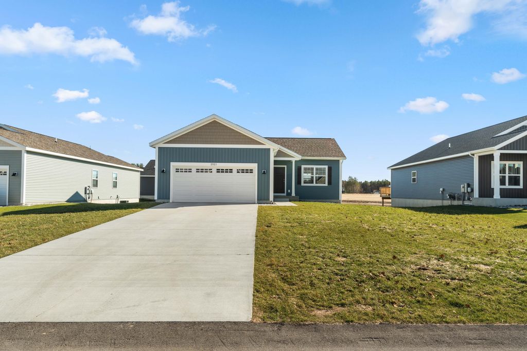 2521 Gray Wolf Way, Fruitport Twp, MI 49444