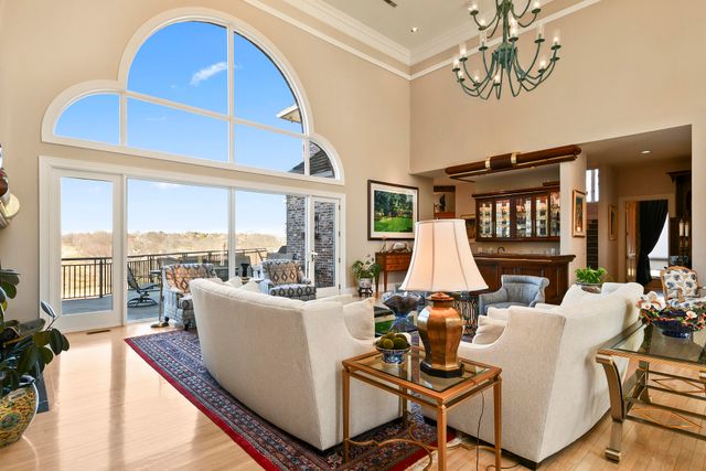 3935 E Eaglescliffe Drive, Springfield, MO 65809