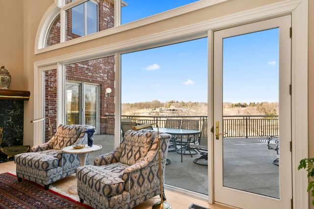 3935 E Eaglescliffe Drive, Springfield, MO 65809