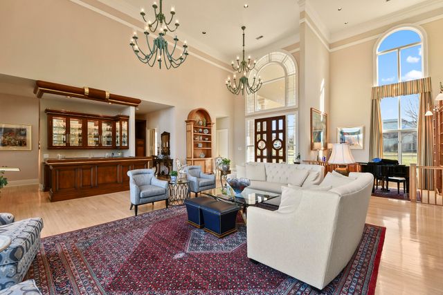 3935 E Eaglescliffe Drive, Springfield, MO 65809