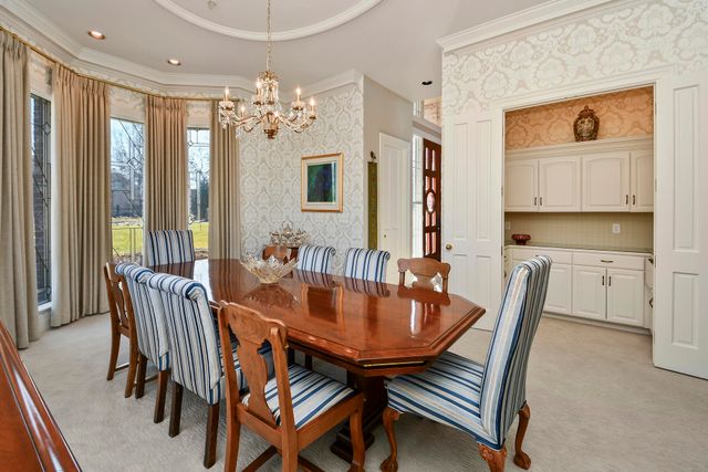 3935 E Eaglescliffe Drive, Springfield, MO 65809