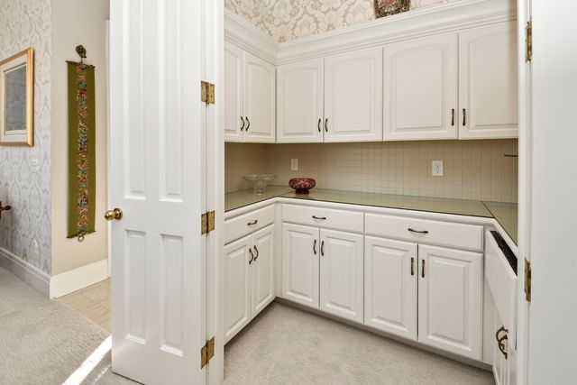 3935 E Eaglescliffe Drive, Springfield, MO 65809