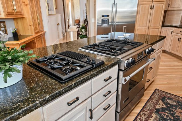 3935 E Eaglescliffe Drive, Springfield, MO 65809