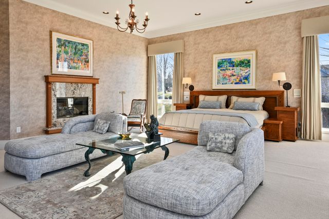 3935 E Eaglescliffe Drive, Springfield, MO 65809