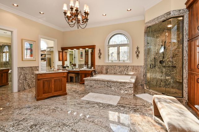 3935 E Eaglescliffe Drive, Springfield, MO 65809