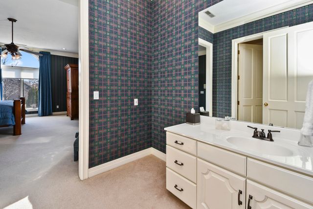 3935 E Eaglescliffe Drive, Springfield, MO 65809