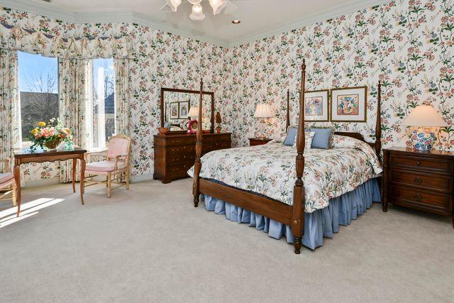 3935 E Eaglescliffe Drive, Springfield, MO 65809