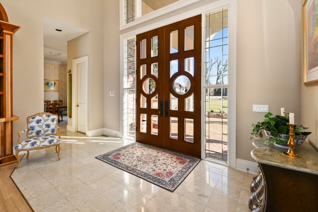 3935 E Eaglescliffe Drive, Springfield, MO 65809