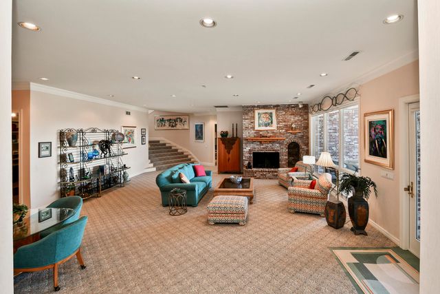 3935 E Eaglescliffe Drive, Springfield, MO 65809