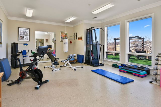 3935 E Eaglescliffe Drive, Springfield, MO 65809