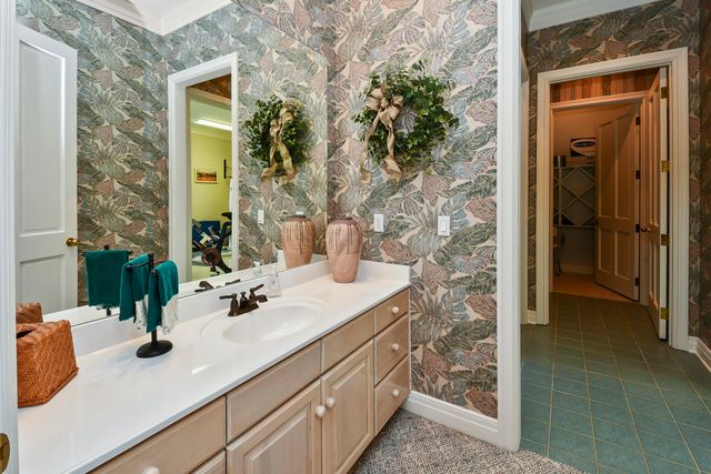 3935 E Eaglescliffe Drive, Springfield, MO 65809