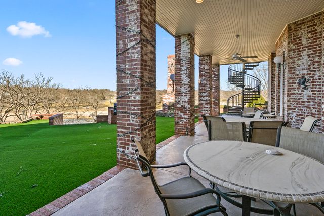 3935 E Eaglescliffe Drive, Springfield, MO 65809