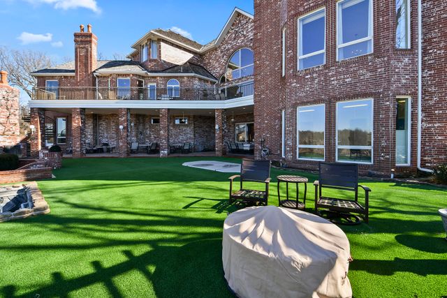 3935 E Eaglescliffe Drive, Springfield, MO 65809