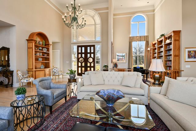 3935 E Eaglescliffe Drive, Springfield, MO 65809