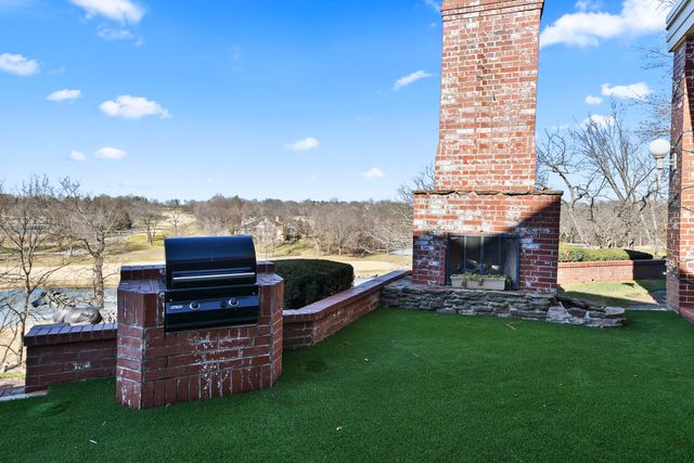 3935 E Eaglescliffe Drive, Springfield, MO 65809