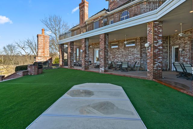 3935 E Eaglescliffe Drive, Springfield, MO 65809