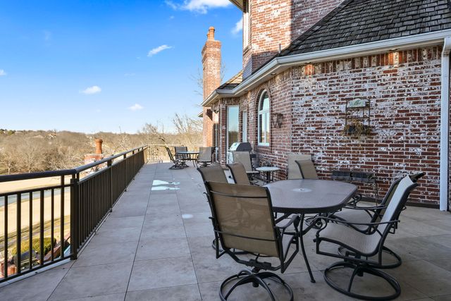 3935 E Eaglescliffe Drive, Springfield, MO 65809